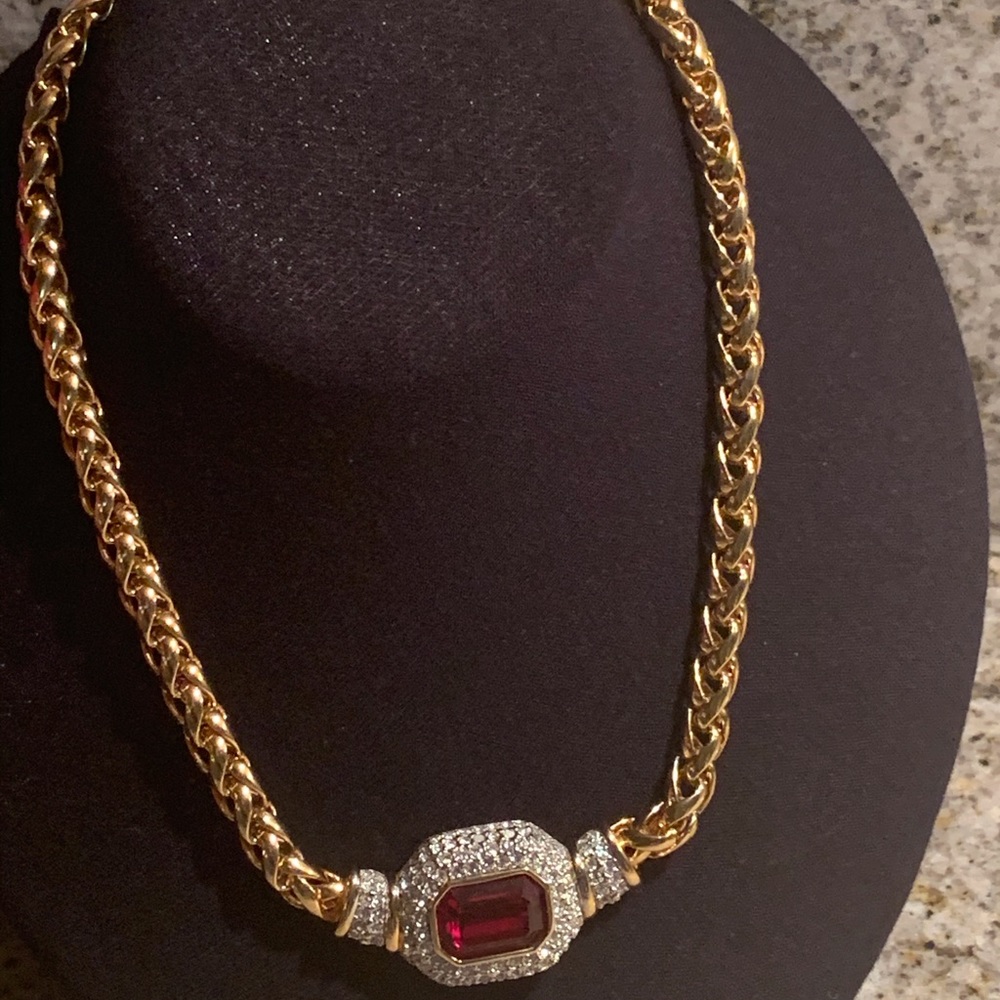 ♥️SWAROVSKI CHAIN NECKLACE GARNET CRYSTAL PENDANT✨